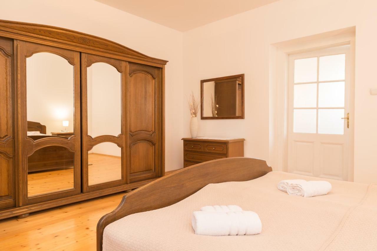 Apartment Tri Mudraca Karanac Zewnętrze zdjęcie